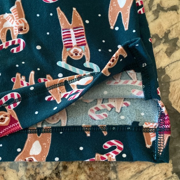 JOCKEY (XL) Sleep or Loungewear Top Dark Green+Tan Sloths w/Peppermint Canes NWT - Picture 8 of 13